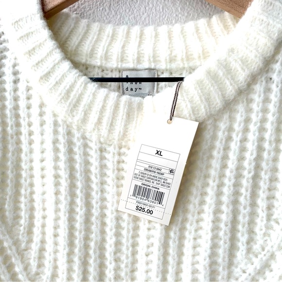 Crew Neck A new day Sweater - Picture 5 of 5
